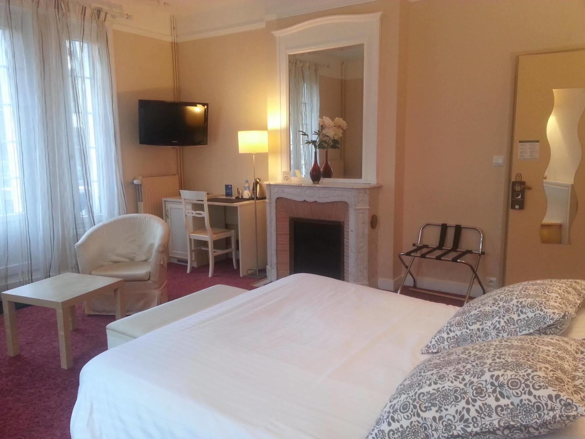 Logis Hotel Restaurant Le Parc Salbris Εξωτερικό φωτογραφία